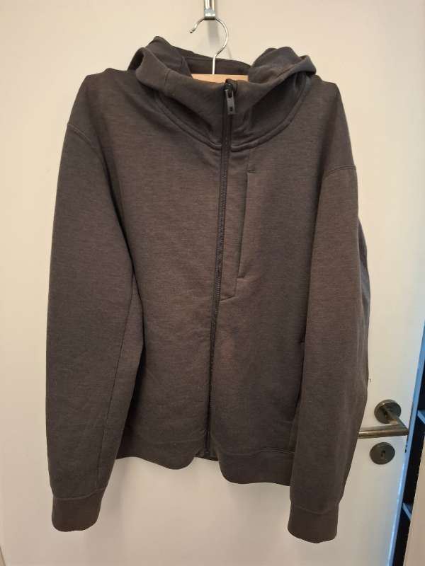 uniqlo hettupeysa grá