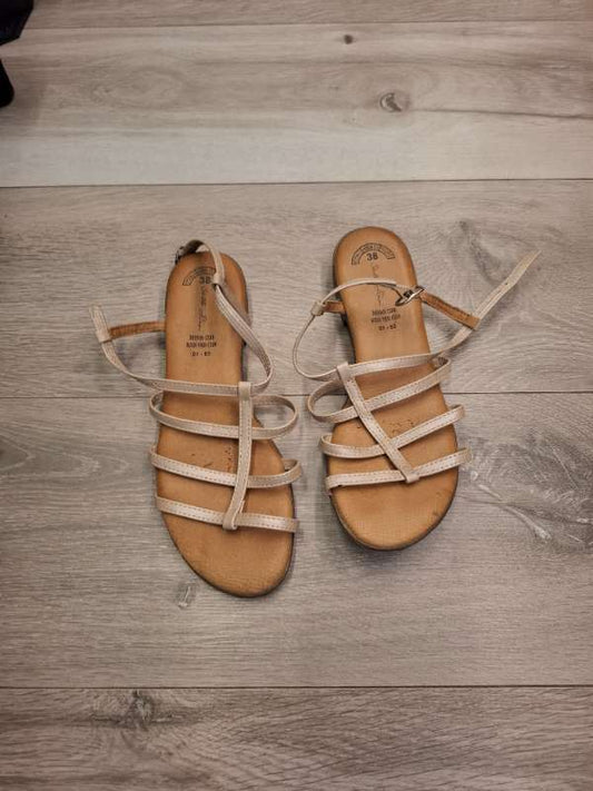 Sandalar beige