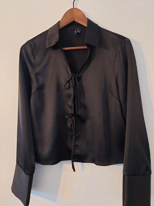 VERO MODA - blússa svört satín