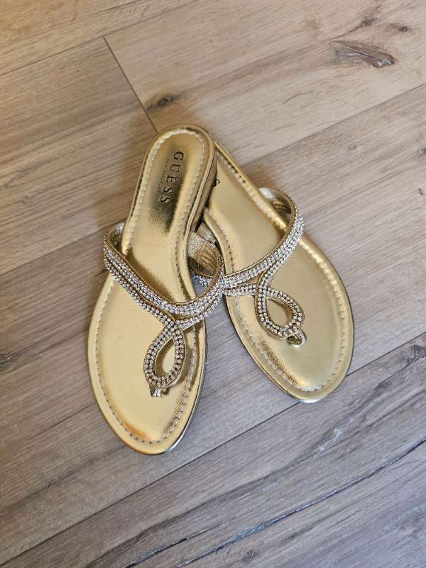 GUESS Sandalar     O