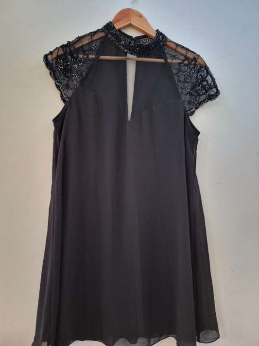 Kjóll m/blúnduermum