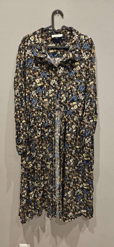 skyrtukjóll - m blómum nýr