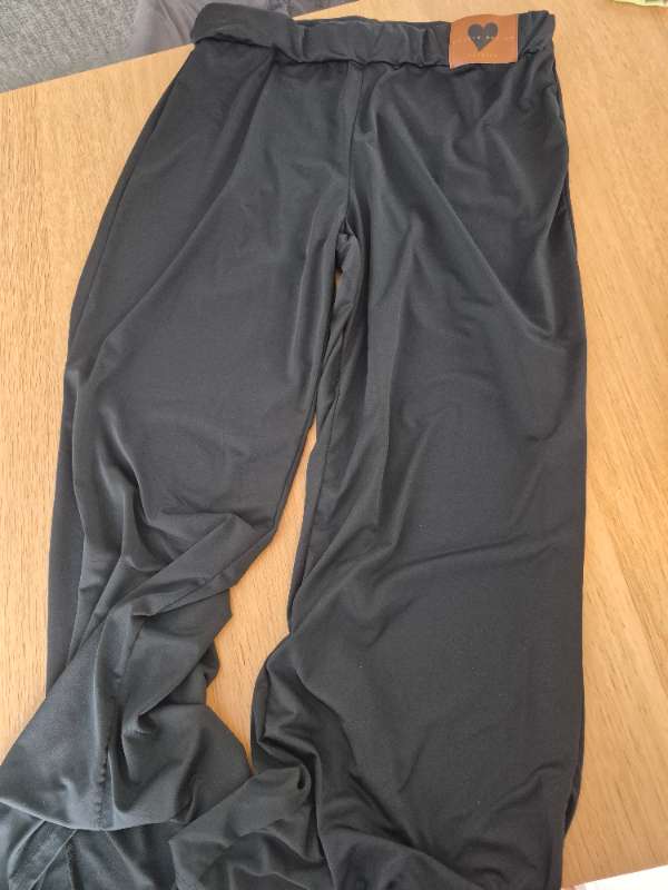 Buxur svartar
