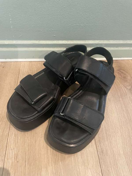 Vagabond sandalar
