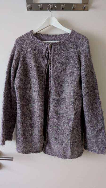 Opin lopapeysa