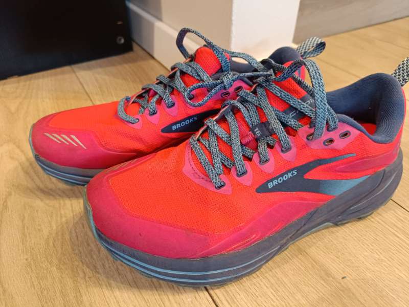 Brooks Cascadia skór bleikir