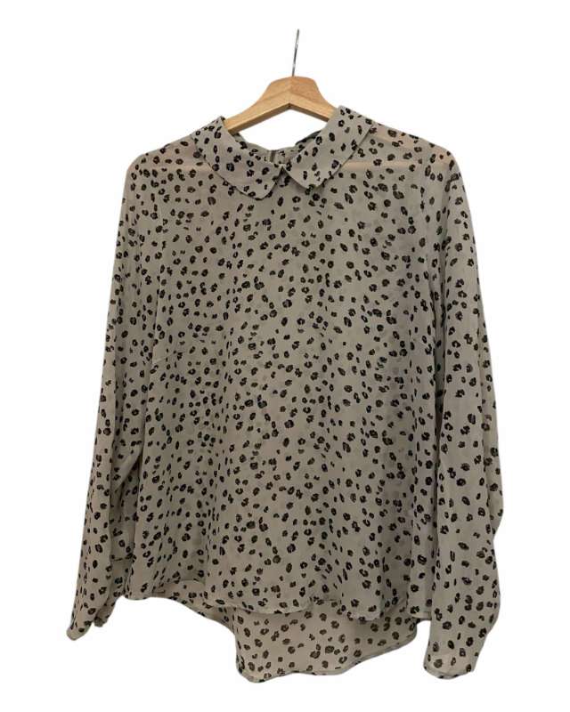 Shirt with a leopard print