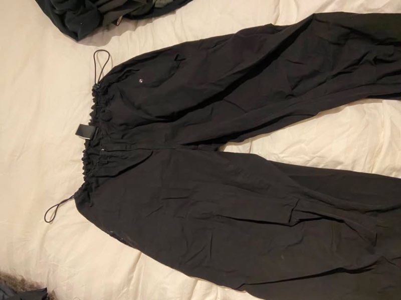 Svartar parachute buxur