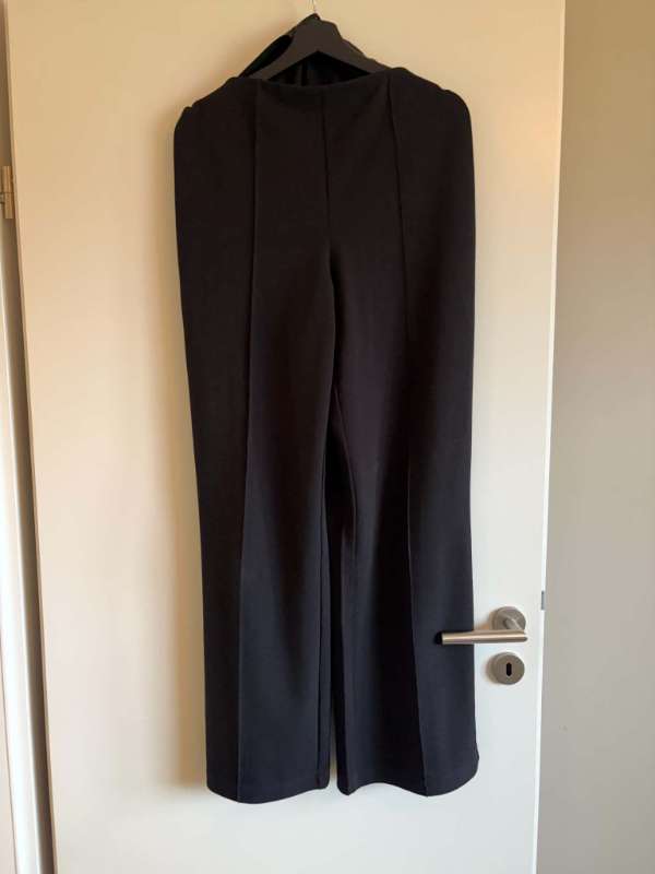 Svartar buxur með línu - VeroModa