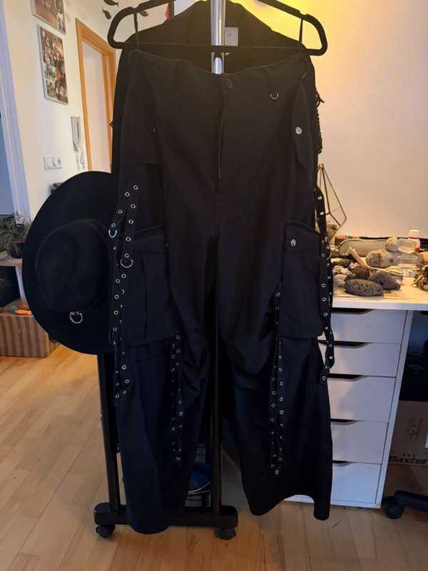 Hellbunny svartar buxur