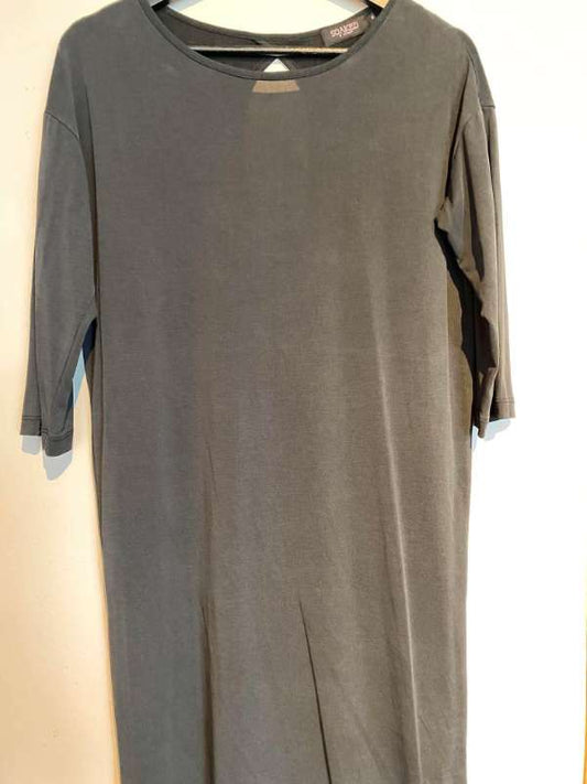 Soaked svartur basic kjóll