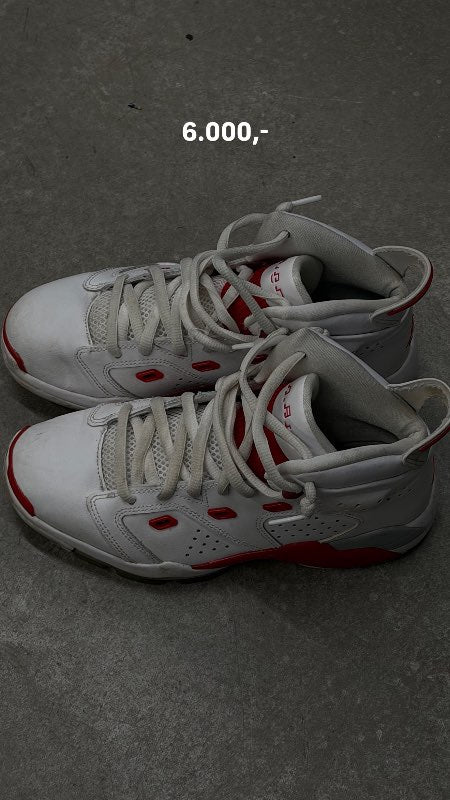 Nike jordans hvitirrauðir
