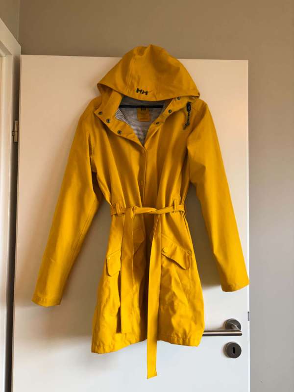 Gulur Helly Hansen regnjakki