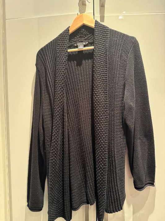 89&Madison svört peysa