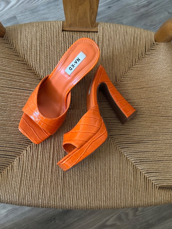 Na-kd orange heels