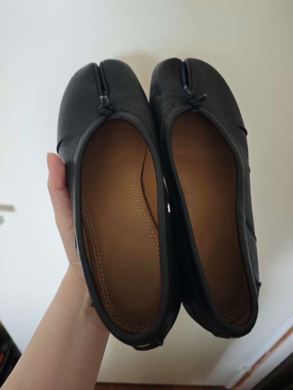 41 black shoes