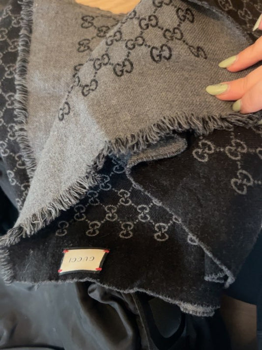 lítið notaður Gucci trefill(61.000kr á síðu)