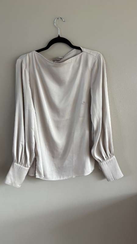 Beige HM toppur m/silkiáferð