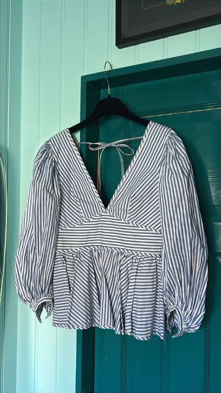 Staud bláröndótt blússa