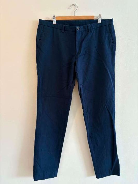 Hugo boss buxur bláar 54/38