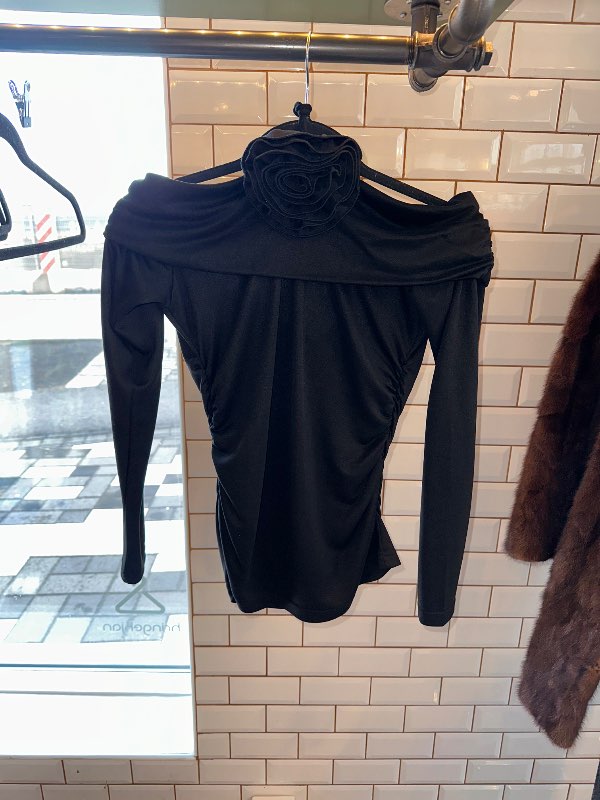 Norr svartur offshoulder bolur