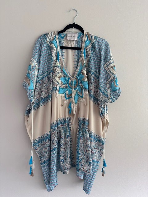 BS Poncho/Kjóll blár/beige með perlum