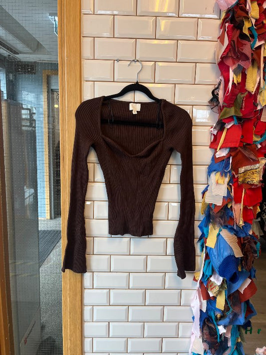 Brúnn síðerma bolur