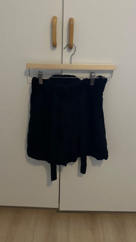 H&M black shorts