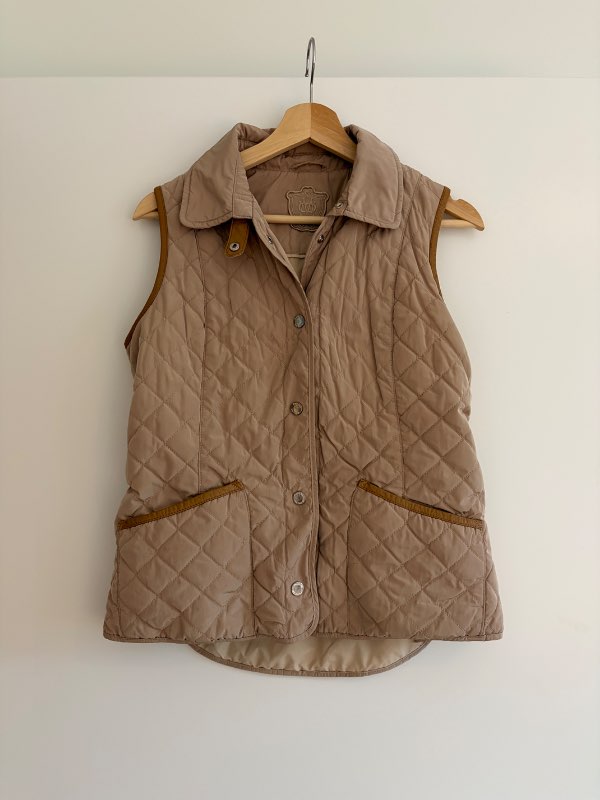 Vesti beige