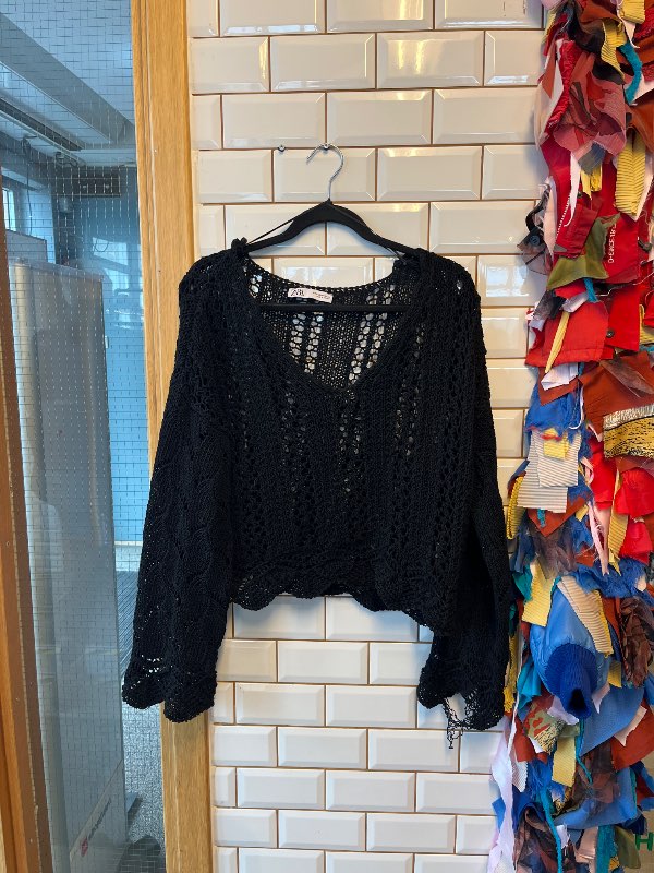 Zara svört hekluð