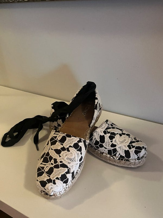 Skór- TOMS Espadrillur bundnar upp legginn