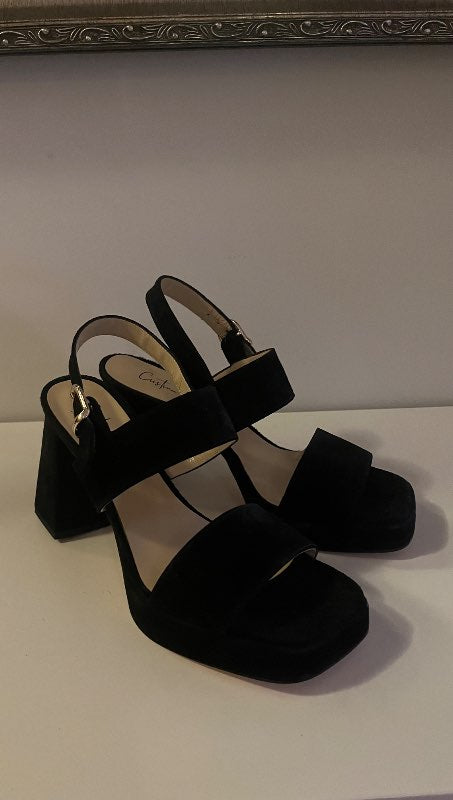 Svartir skór opnir í tá og hæl