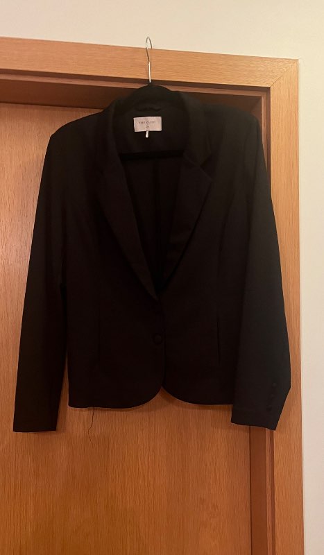 Svartur-jakki Free/Quent