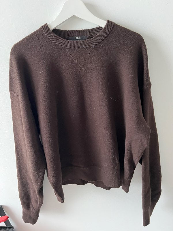 Uniqlo dökkbrún peysa