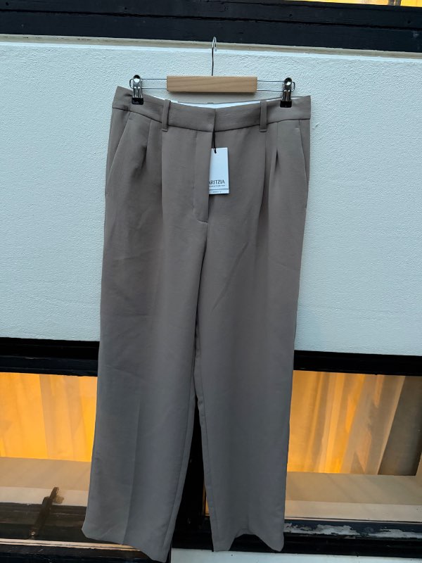 Aritzia effortless pants
