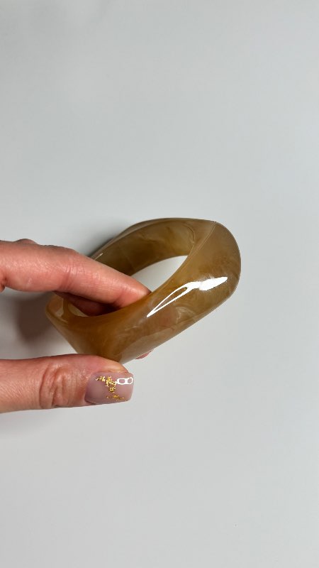 Chunky marbled beige resin bangle