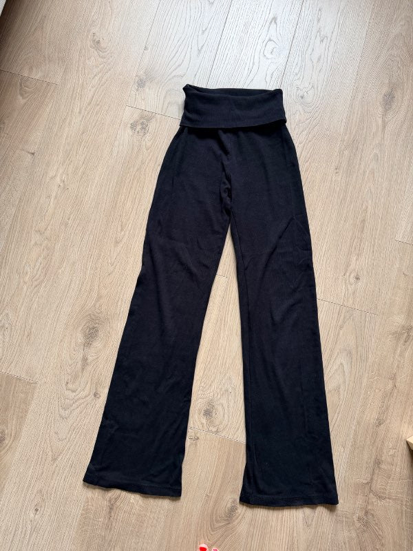 Aimn rib buxur svartar