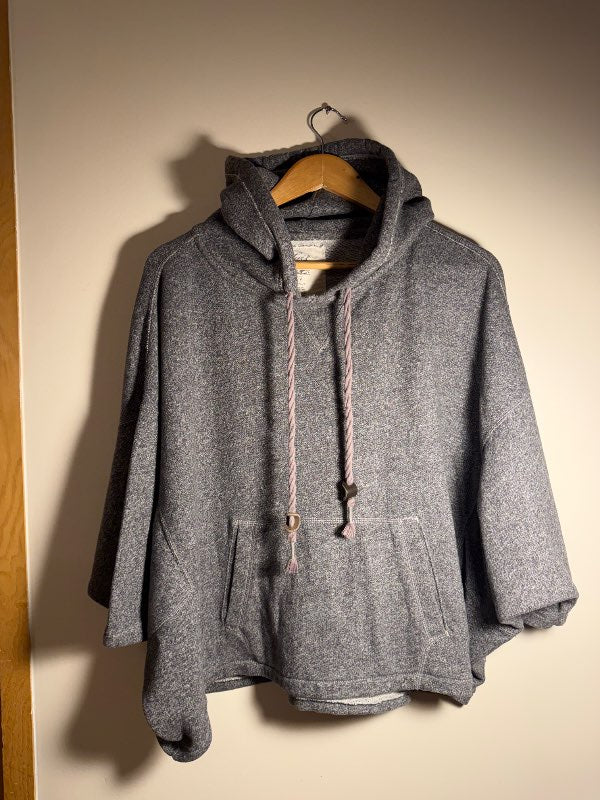 Levis grátt ponsjó