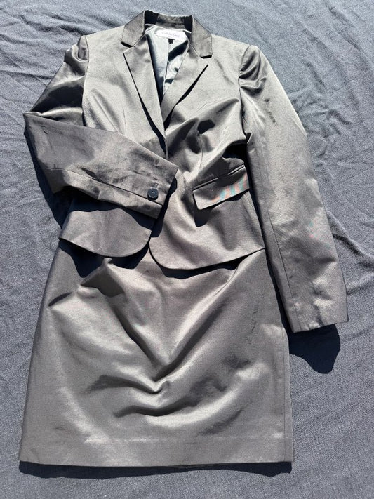 Calvin Klein svört dragt (pils US 6, jakki US 8)