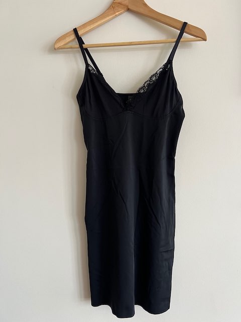 Lindex aðhaldsundurkjóll