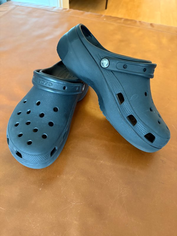 Crocs platform svartir