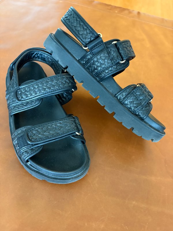 H&M sandalar