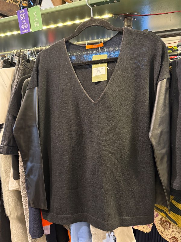 BOSS svört peysa (kasmírblanda)