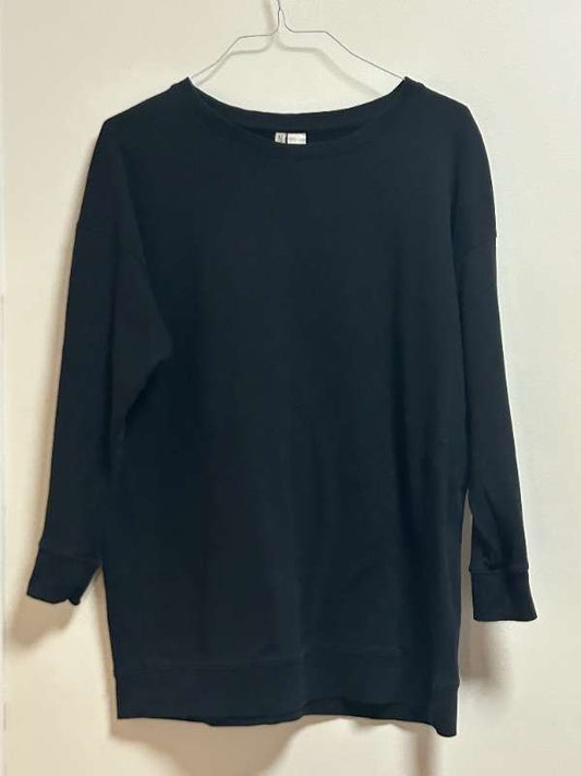 Divided svört peysa