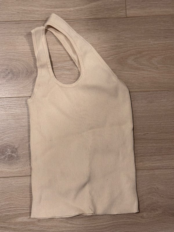 Off the shoulder toppur