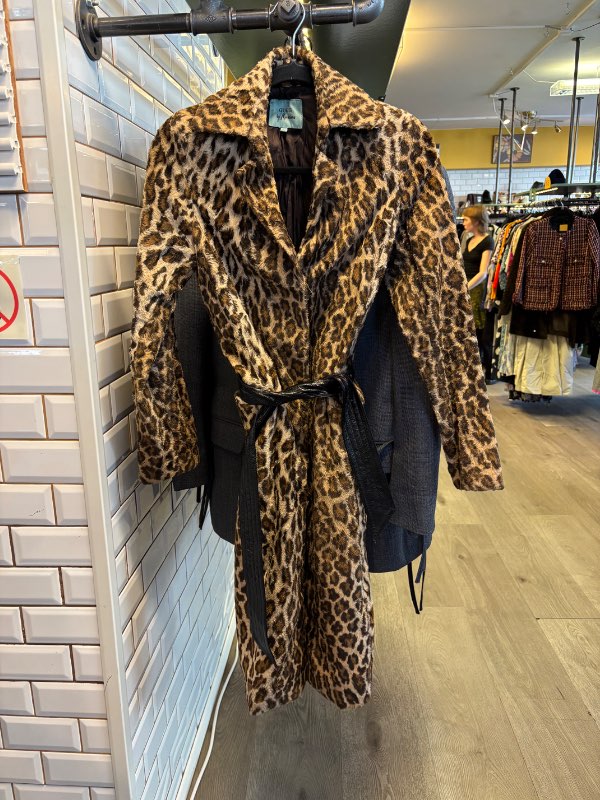 Guess leopard kápa