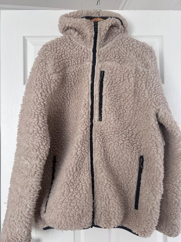 Flíspeysa með hettu