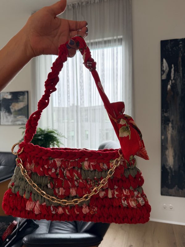 Rauð blóma handmade taska