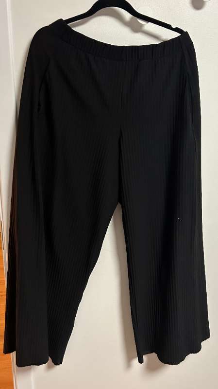 Cos víðar svartar buxur