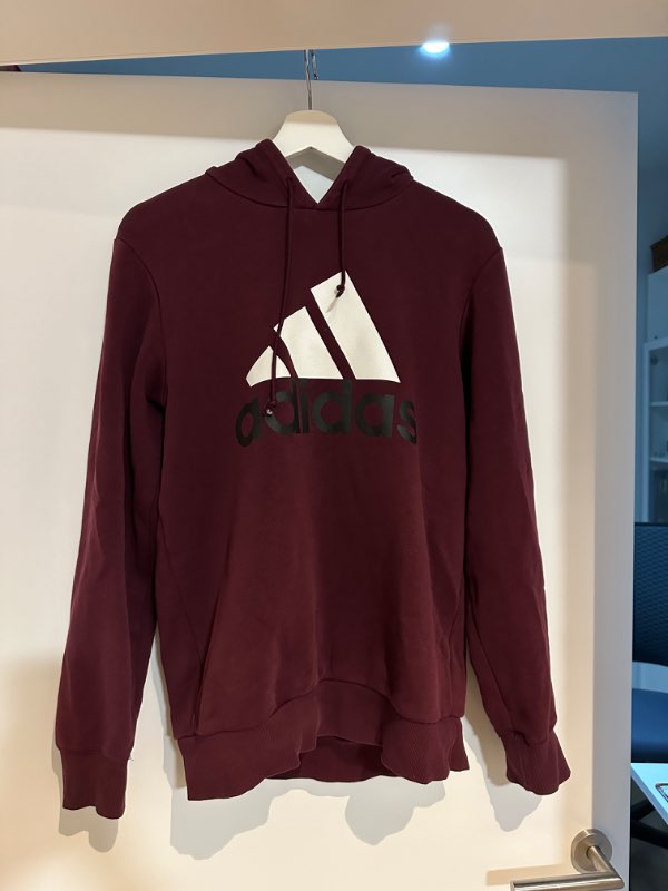 Vínrauð adidas hettupeysa